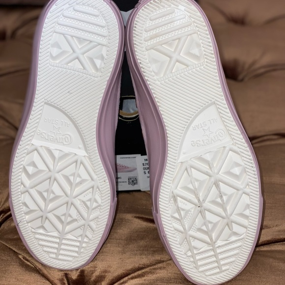 Mauve Low-top Chuck Taylors - Picture 4 of 4